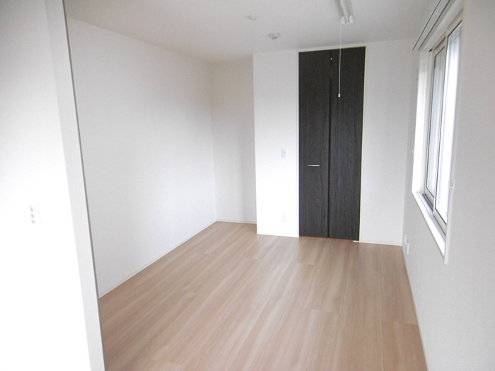 ディーモンテ深井沢町の居間・リビング