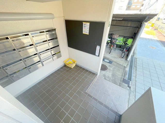 クリーンハイツ豊里のエントランス