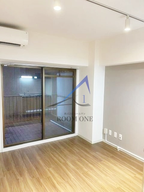 ウエストインパート３の居間・リビング|洋室のお部屋です。