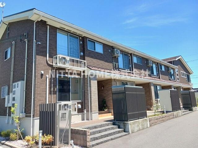 ジットの外観|スーパーが徒歩近くて便利な立地◆室内収納豊富で外部物置付き◇