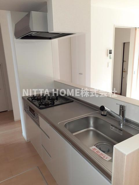 ジットのキッチン|３口コンロのアイランドキッチンを採用しています＊