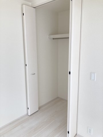 リーブルガーデンＳ前橋市大利根町第７　1号棟の収納|1階洋室収納も充実