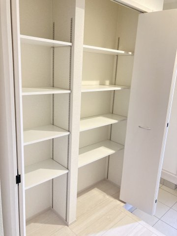 リーブルガーデンＳ前橋市大利根町第７　1号棟の収納|玄関収納は沢山の靴が収納できて玄関もすっきり片付きます！