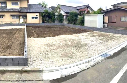 リーブルガーデンＳ前橋市大利根町第７　1号棟の前面道路含む現地写真|前面道路も広く、開放的な立地です☆