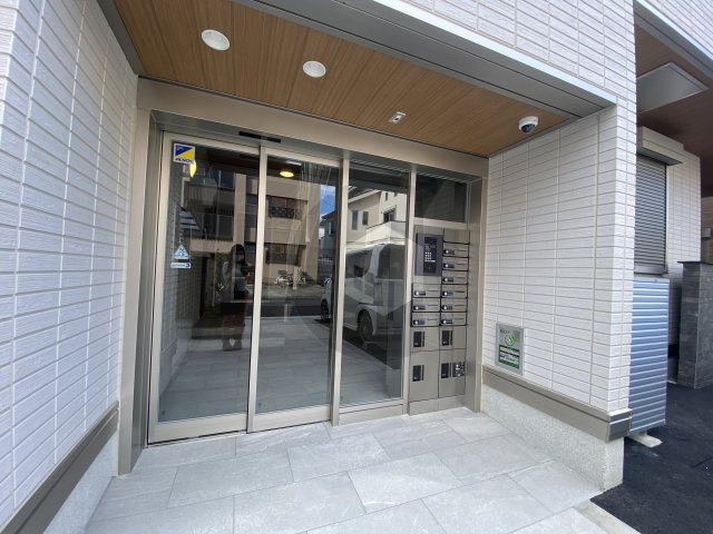 D-room東花園のエントランス