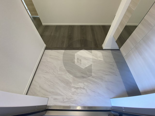 D-room東花園の玄関