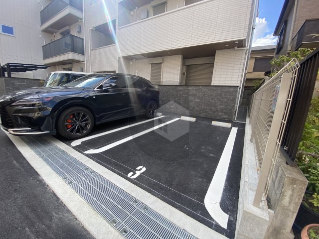 D-room東花園の駐車場