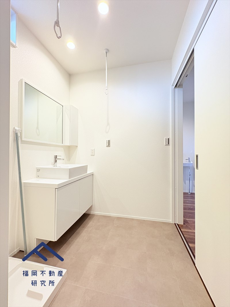 南区柏原２丁目　戸建ての独立洗面台