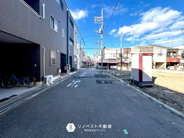大阪市生野区田島第4の前面道路含む現地写真|前面道路は広々としているので駐車も楽々です♪