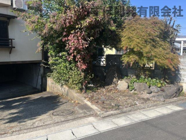 山形市銅町二丁目13-28の庭|伐採伐根、石撤去を行いますので軽自動車1台分は平面で停められます。