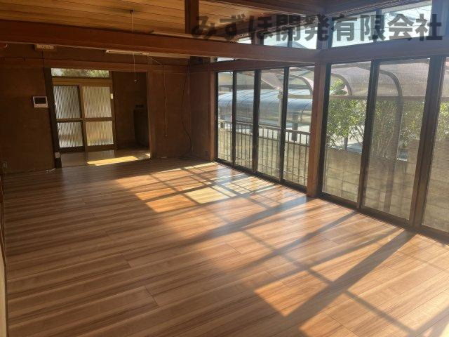 山形市銅町二丁目13-28の居間・リビング|南向きで陽当たりのよいリビングです。