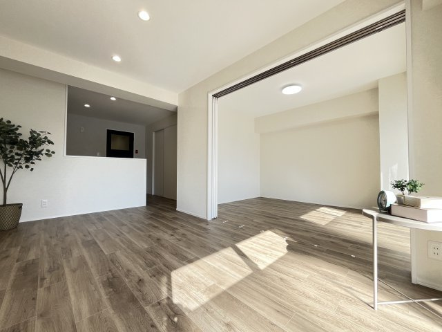 小島第2スカイハイツの居間・リビング