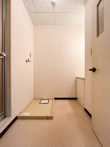 泉大津市池浦町１丁目のハイツの洗面所|広い洗面スペース