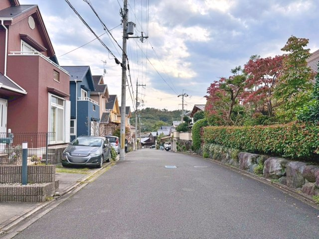 中古戸建　西つつじヶ丘霧島台2丁目の前面道路含む現地写真