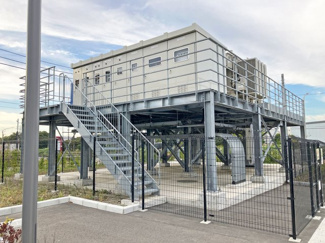 【設備】 | ESR横浜幸浦ディストリビューションセンター1 | 津波を想定した高床式発電設備あり