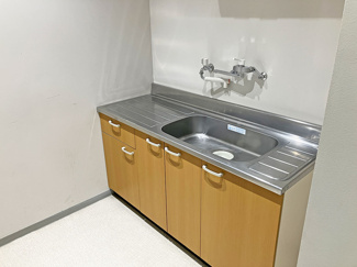 【設備】 | ESR横浜幸浦ディストリビューションセンター1 | 事務所エリアには給湯室あり