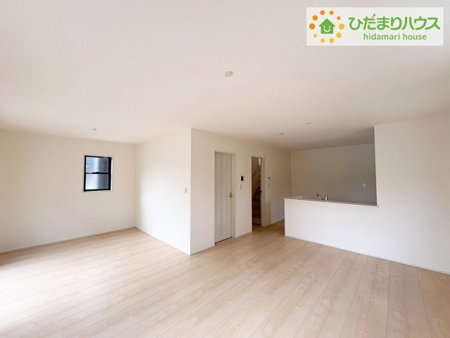 日立市滑川本町3期　新築戸建　5号棟の居間・リビング|お子様が元気に遊べる広々としたリビングです。
