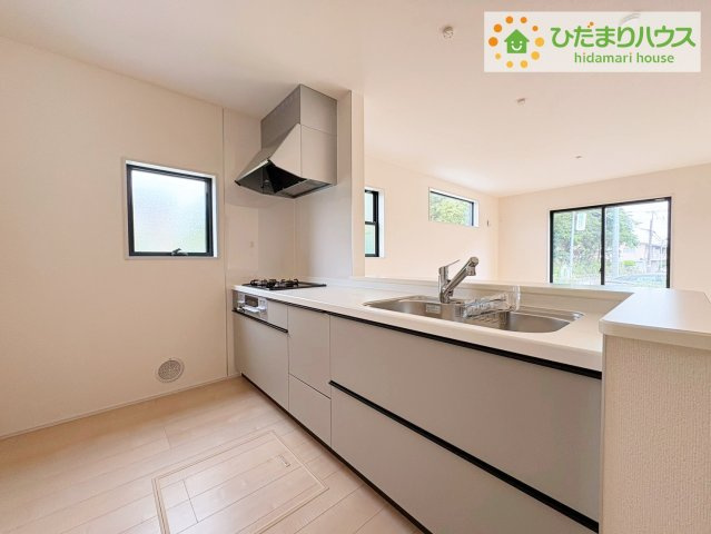 日立市滑川本町3期　新築戸建　5号棟のキッチン|ご家族と会話しながら、お料理だって出来ちゃいます☆彡