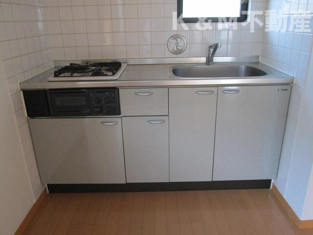 ラフィーヌ・ジュネスⅢのキッチン|コンパクトなキッチンで掃除もラクラク