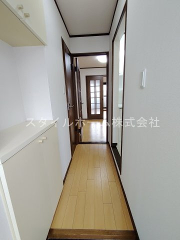 コンフォール東新Ｂの玄関|同建物内別部屋の写真です。