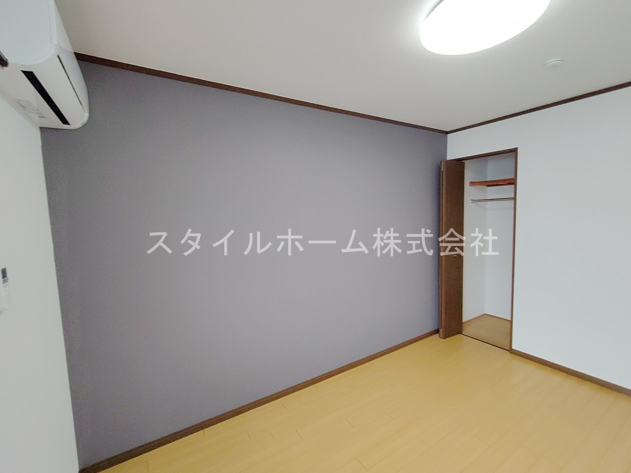 コンフォール東新Ｂの居間・リビング|同建物内別部屋の写真です。