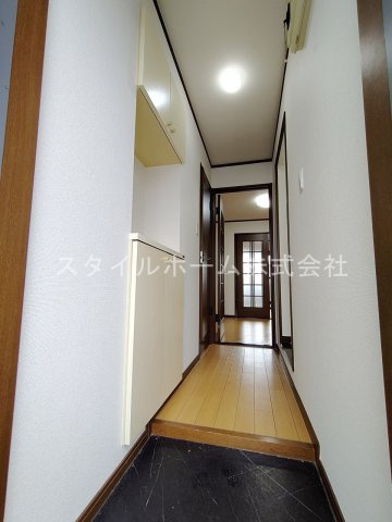 コンフォール東新Ｂの玄関|同建物内別部屋の写真です。