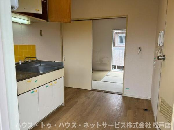 エステートピア司コーポの居間・リビング