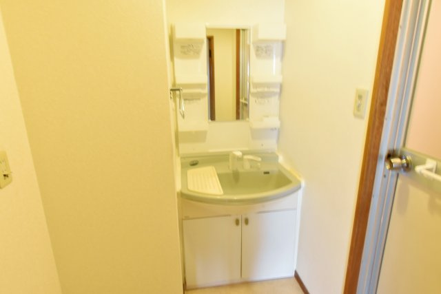 フォルテ上甲子園の独立洗面台|別部屋イメージです