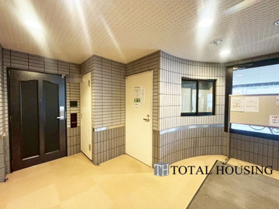 【エントランス】 | ライオンズマンション北22条 | 上質感漂うエントランス♪居住者の帰り、訪れる方を優しく迎える・安らぎに満ちた生活空間を予感させるようなその佇まいが魅力的です。