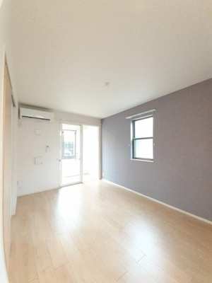 【居間・リビング】 | プルメリア　Ⅱ | こちらのリビングで趣味の時間をお楽しみください