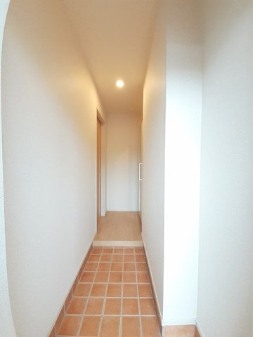 【玄関】 | プルメリア　Ⅱ | 明るい玄関です