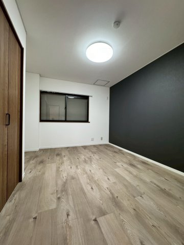 守口市東光町2丁目の洋室|約6.5帖。全居室収納付き・約6帖以上とゆったり広さがあります。