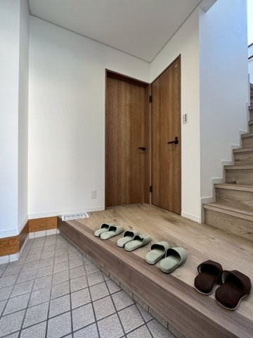 守口市東光町2丁目の玄関