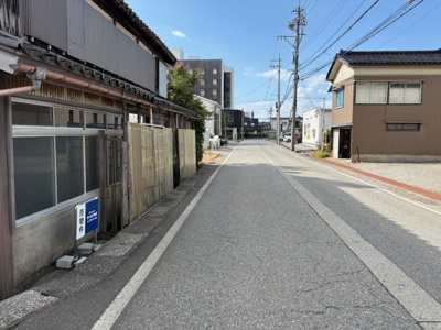 【前面道路含む現地写真】 | 黒部市天神新T売地