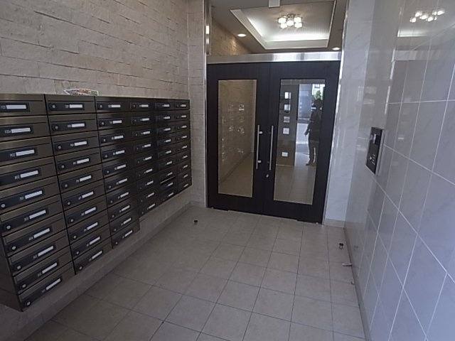 神戸市長田区大橋町８丁目の賃貸マンションのエントランス