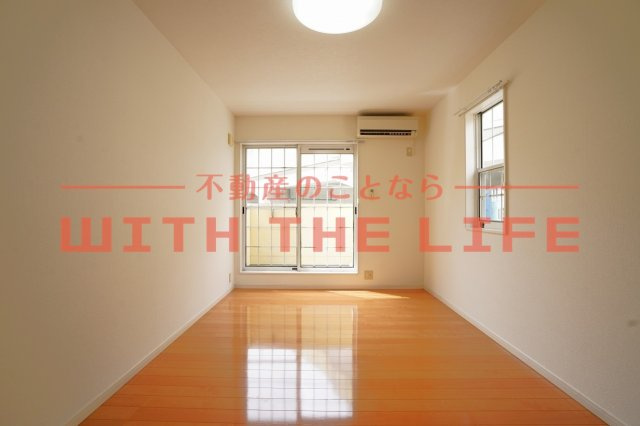 リブレア津福本町【キャッシュバック対象物件】の内装|明るい室内です