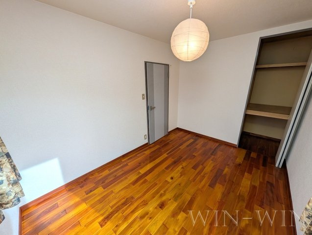 ユトリロ牛川の寝室