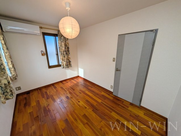 ユトリロ牛川の洋室