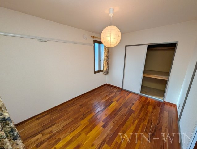 ユトリロ牛川の寝室