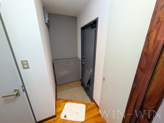 ユトリロ牛川の玄関