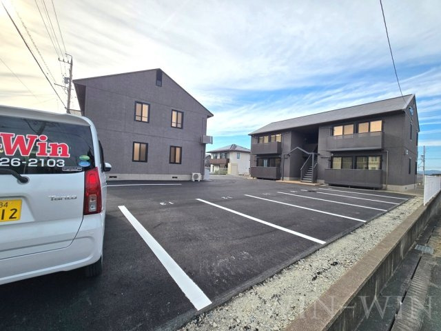 ユトリロ牛川の駐車場