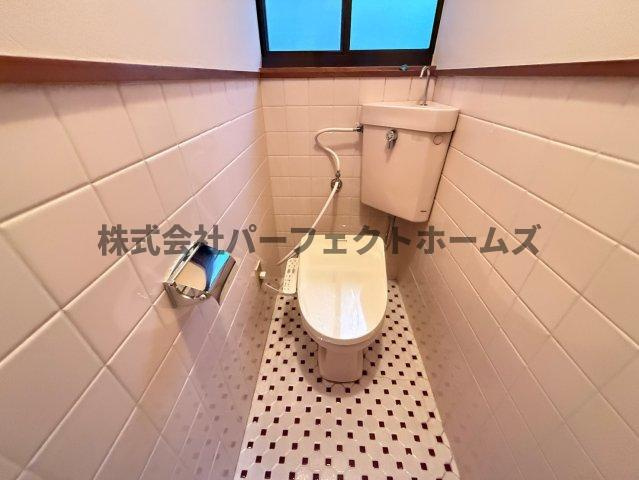 川勝町戸建　賃貸のトイレ|落ち着いたトイレです