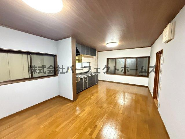 川勝町戸建　賃貸の居間・リビング|リビングです