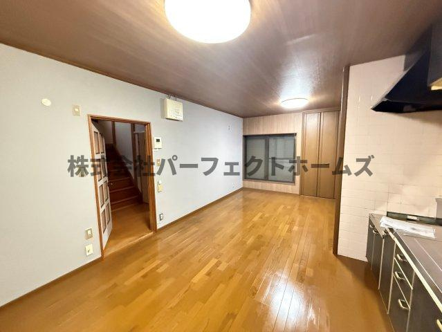 川勝町戸建　賃貸の居間・リビング|おしゃれなリビングです