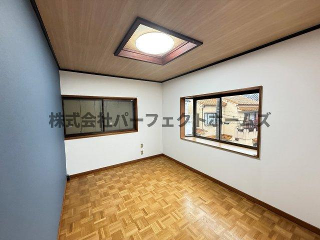 川勝町戸建　賃貸の洋室|明るい洋室です