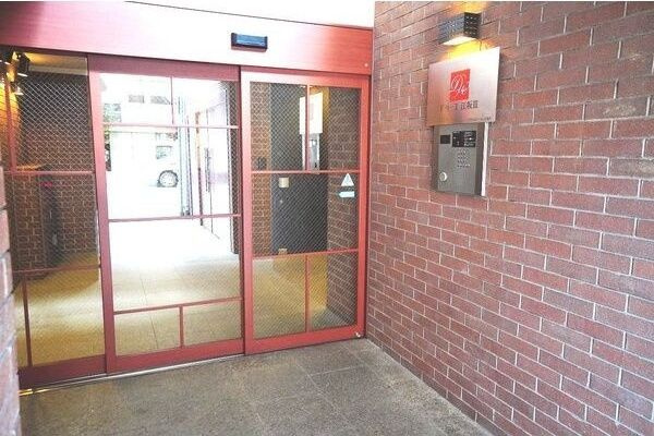 ドゥーエ江坂Ⅲのエントランス