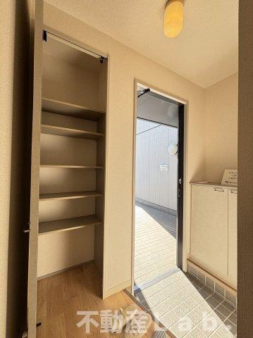 シャーメゾン古城　Ｂ棟の玄関