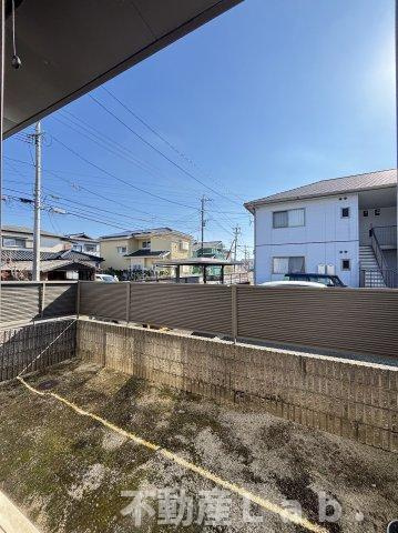 シャーメゾン古城　Ｂ棟の庭