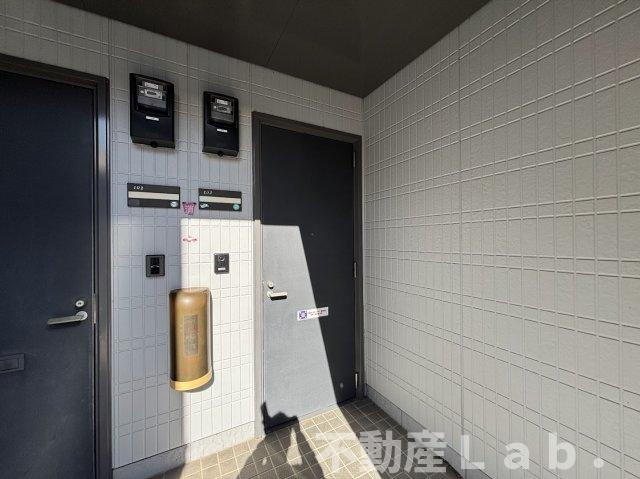 シャーメゾン古城　Ｂ棟のエントランス