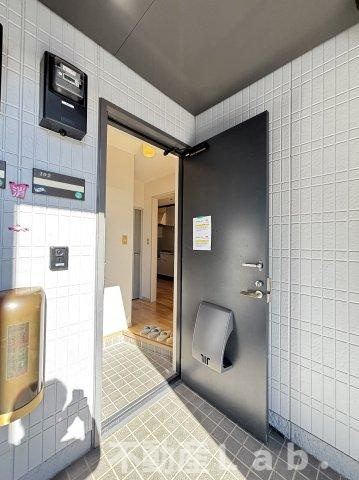 シャーメゾン古城　Ｂ棟のエントランス